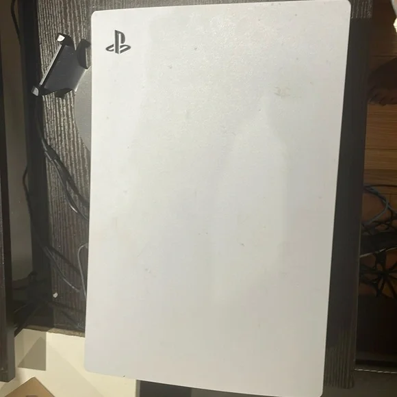 PS5 - Picture 3 of 4